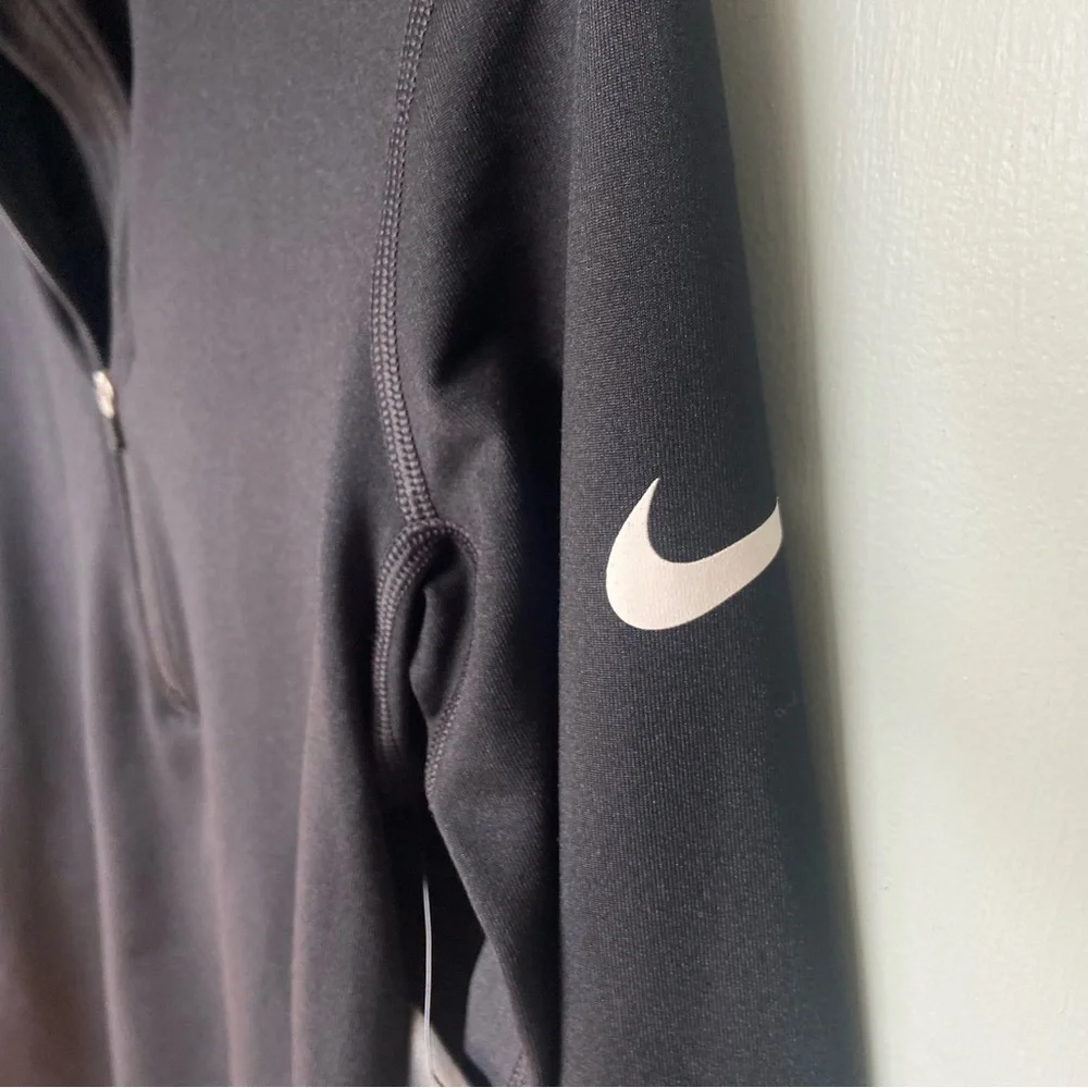NWT Women’s Training Dri-Fit Quarter Zip - Picture 5 of 6